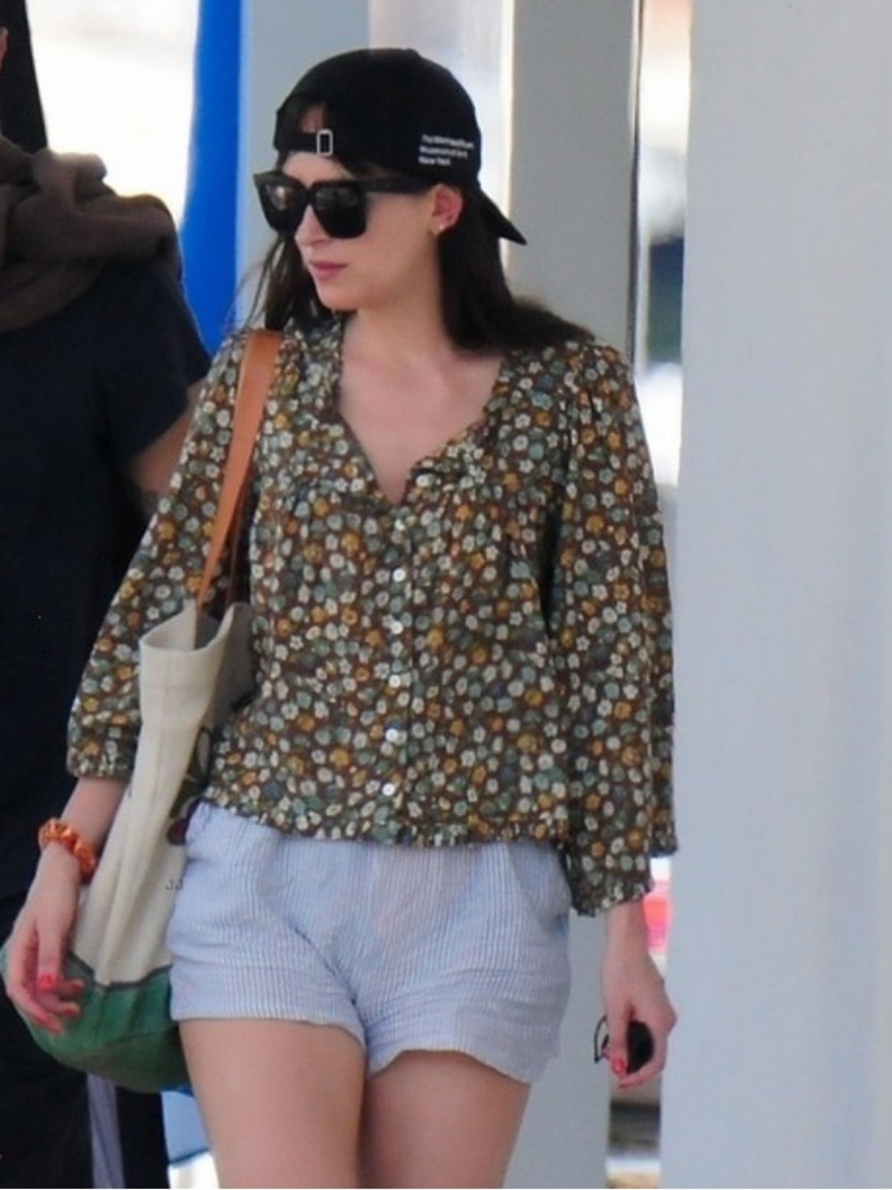 Doen Lunaria Top in Bistre Tasha Garden ASO Dakota Johnson - Picture 3 of 9